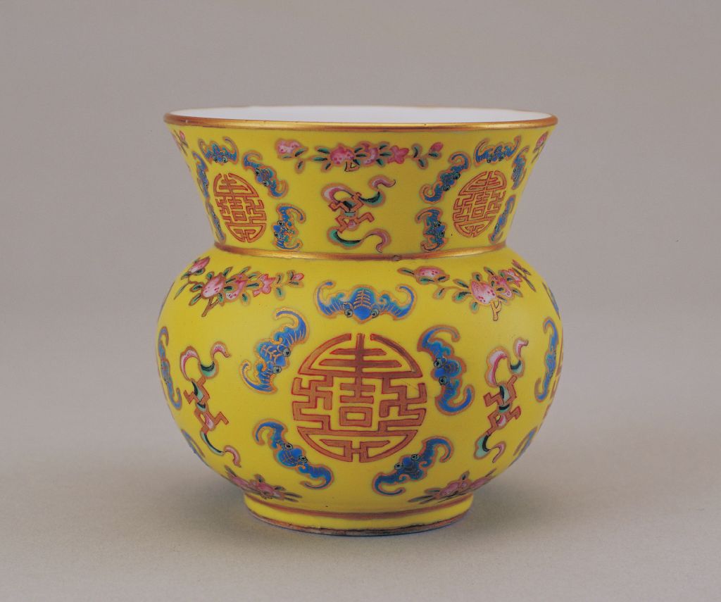 图片[1]-Yellow ground pastel, five blessings, holding longevity, and stiff lines-China Archive